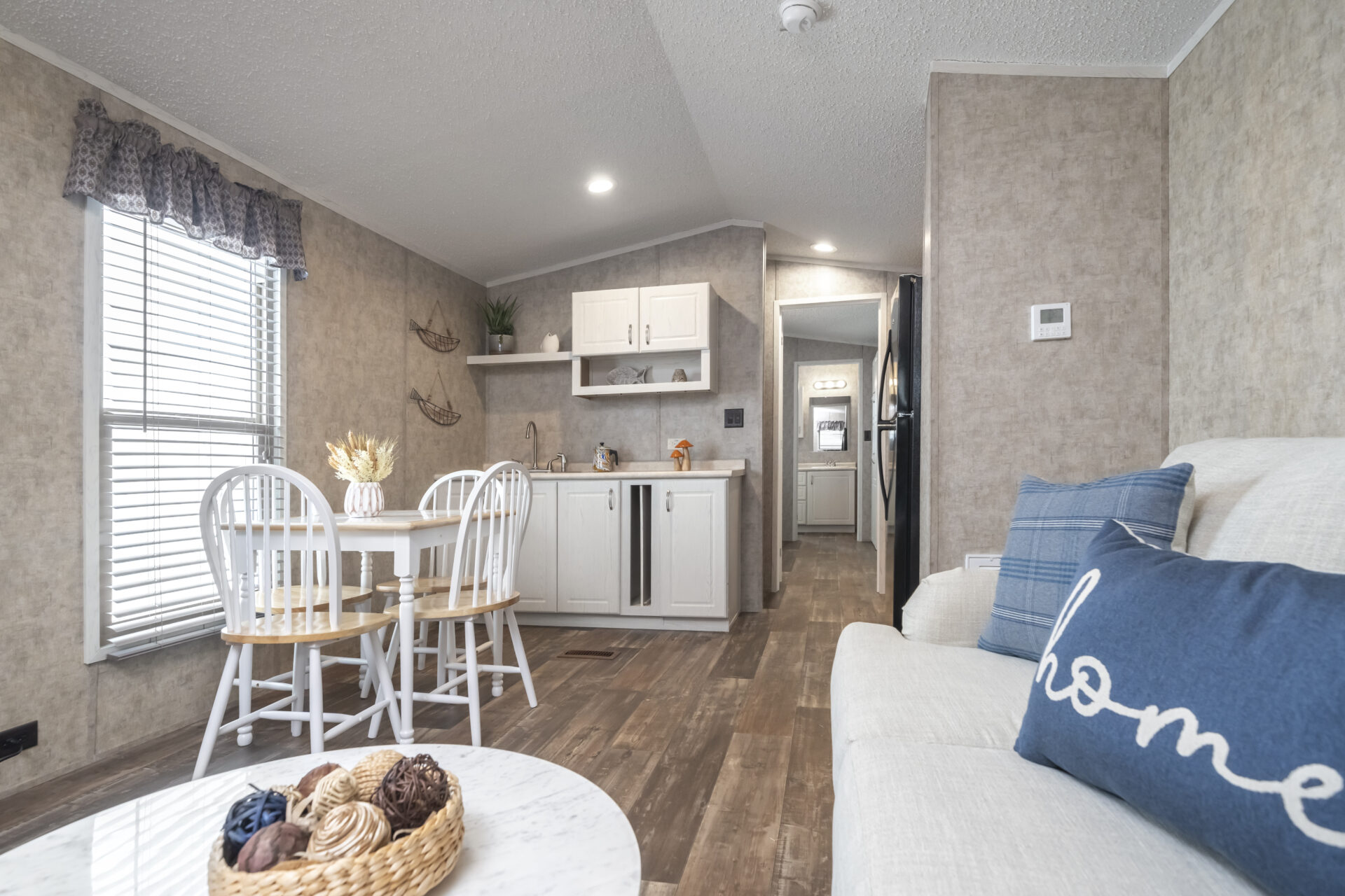 S-1236-11FLA_Liv-Kit_1276-1